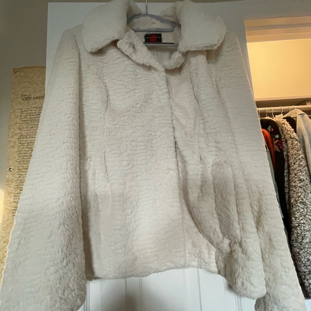 Gallery faux fur coat size extra large